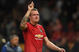 Ole: Phil Jones masih Punya Masa Depan di MU