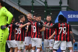 AC Milan Kokoh di Puncak Klasemen Setelah Tekuk Fiorentina 2-0