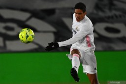 Varane Bisa Berseragam Manchester United Musim Panas Nanti
