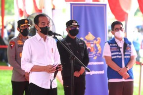 Presiden Jokowi Tinjau Vaksin untuk Pelajar di Bogor