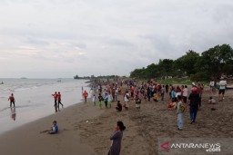 Anak 11 Tahun di Padang Terseret Ombak dan Belum Ditemukan