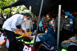 Protokol Kesehatan Tetap Dijalankan Presiden saat Temui Pengungsi