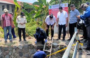 Pemerintah Kabupaten Pasuruan Tegas Tutup Saluran Pembuangan Limbah ke Sungai Dua Perusahaan