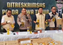 Polda Jatim Bongkar Sindikat Pemalsuan Minyakita, Omzet Capai Ratusan Juta!