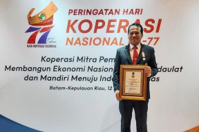 Nurkholis Dinobatkan sebagai Tokoh Penggerak Koperasi Madya Tingkat Nasional