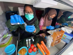 Pemkot Surabaya Bersama Pemprov Jatim dan Bapanas Gelar Uji Keamanan Pangan di Pasar Karah