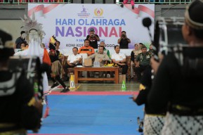 Parade Drumband Gita Surya Muda MI Muhammadiyah 2 Kota Probolinggo Sambut Kedatangan Pj Wali Kota Nurkholis di Haornas Ke-41