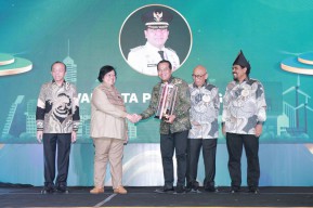 Kompak Menjaga Lingkungan, Kota Probolinggo Raih Penghargaan Green Leadership Nirwasita Tantra 2023