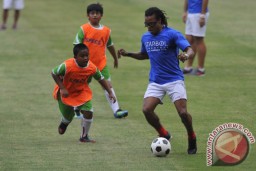 Edgar Davids Ditunjuk sebagai Pelatih Kepala Strata Tiga Liga Portugal