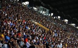 Liga Vietnam Restart, Puluhan Ribu Orang Padati Stadion