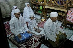 Antispasi  Covid-19 Bertambah, Yusuf Ubah Warkop Jadi Musala