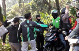 Driver Ojek Online Jawa Timur Protes