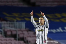 Cetak Dua Gol, Ronaldo Permalukan Barcelona di Camp Nou