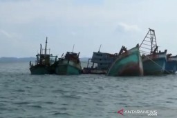 Lima Kapal Nelayan Asing Ditenggelamkan di Perairan Laut Riau