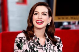 Anne Hathaway Bintangi Film Komedi Romantis Locked Down