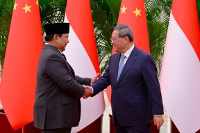 Presiden Prabowo Subianto dan PM Li Qiang Perkuat Hubungan Strategis Indonesia-Tiongkok di Beijing