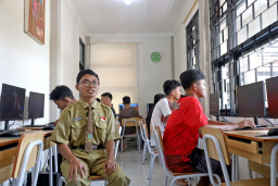 "Omah Ilmu Arek Suroboyo", Jalan Baru Pendidikan untuk Anak Surabaya Kurang Mampu