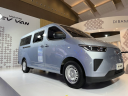 Wuling EV Van Meluncur Perdana di PEVS 2025: Inovasi Kendaraan Listrik untuk Dunia Usaha