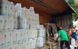 Air Zamzam Dikirim Bertahap ke Embarkasi Surabaya, Total 36.845 Galon untuk Jamaah Haji