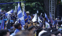 Gubernur Dedi Mulyadi dan Umuh Muchtar Apresiasi Tertibnya Pawai Juara PERSIB