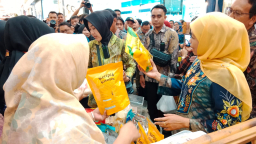 Gubernur Jatim Buka Pameran Kampoeng Kreasi 2025, Dorong UMKM Kembangkan Inovasi dan Kreativitas