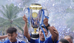 Tiga Bintang di Dada Jupe: Legenda yang Tak Pernah Lelah Pulang ke PERSIB