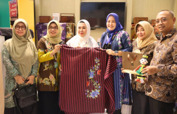 Batik Bojonegoro Menembus Perhatian Nasional di Peringatan HUT Ke-45 Dekranas