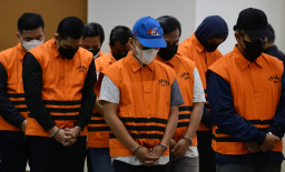 Masker di Wajah Tahanan KPK: Antara Hak Individu dan Kepentingan Transparansi Publik