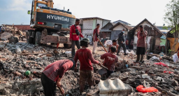 Pelebaran Jalan dan Normalisasi Sungai, Surabaya Tata Ulang Kawasan Kumuh
