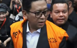 Hasto Kristiyanto Bacakan Pleidoi: Pertanyakan Keadilan, Singgung Rekayasa dan Tekanan Kekuasaan