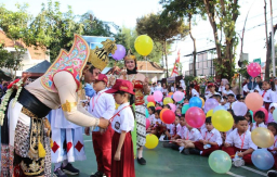 Wali Kota Surabaya Dorong Peran Aktif Orang Tua dalam MPLS 2025