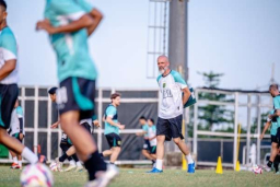 Eduardo Perez Siap Tempur, Persebaya Bidik Kemenangan Sejak Laga Perdana