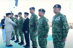 Presiden Prabowo Sematkan Pangkat Jenderal Kehormatan kepada Lima Purnawirawan TNI