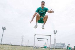 LEO LELIS KEMBALI: "CAK" ANDALAN PERSEBAYA SIAP TEMPUR DI MUSIM 2025/26