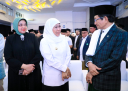 Khofifah Ajak Santri Kobarkan Spirit Jihad Kebangsaan di Kick Off Hari Santri Nasional 2025
