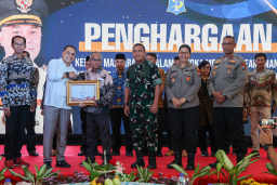 Surabaya Apresiasi Warga Penjaga Kota, 37 Orang Terima Penghargaan Langsung dari Wali Kota