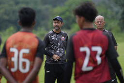 Persija Siap Gempur GBT: Mauricio Souza Mantapkan Pertahanan Jelang Duel Klasik Kontra Persebaya