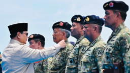 Presiden Prabowo Anugerahkan Pangkat Kehormatan: Penghormatan Negara untuk Para Ksatria Bangsa