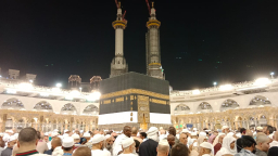 “Ketika Umrah Mandiri Dilegalkan: Antara Kemandirian Jamaah dan Runtuhnya Ekonomi Umat”