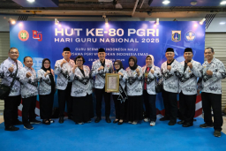 Eri Cahyadi Raih Anugerah Tertinggi PGRI
