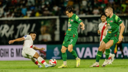 Persebaya Bangkit di Ujung Babak, Tahan Persis 1-1 di Gelora Bung Tomo
