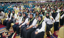 Wisuda SOTH 2025 Surabaya: Eri Cahyadi Tekankan Peran Orang Tua sebagai Fondasi Kemajuan Kota