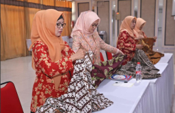 DWP Surabaya Gelar Pelatihan Mewiru Jarit, Dorong Pelestarian Budaya dan Pemberdayaan Ekonomi