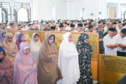 Gubernur Khofifah Pimpin Sholat Ghaib untuk Korban Bencana di Aceh, Sumut, dan Sumbar