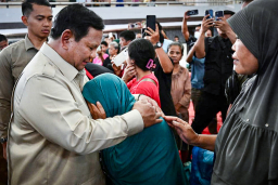 Prabowo Tinjau Pengungsian di Tapanuli Tengah: “Kita Hadapi Musibah dengan Solidaritas”