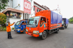 Surabaya Kembali Gerak Cepat, Empat Truk Bantuan Diterbangkan ke Sumatra