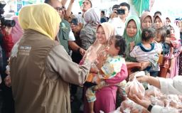 Pemprov Jatim Gaspol Kendalikan Inflasi, Pasar Murah Digelar di Lamongan