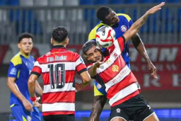 Derby Jatim Membara di Pamekasan, Madura United dan Arema FC Berbagi Angka