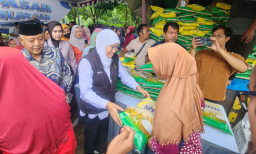 Pemprov Jatim Perkuat Kendali Harga di Bulan Ramadan dan Jelang Idul Fitri, Khofifah Turun Langsung di Pasar Murah