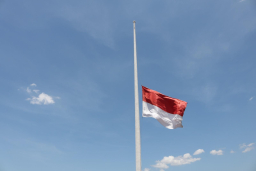 Negara Berkabung, Merah Putih Setengah Tiang untuk Pengabdian Panjang Try Sutrisno